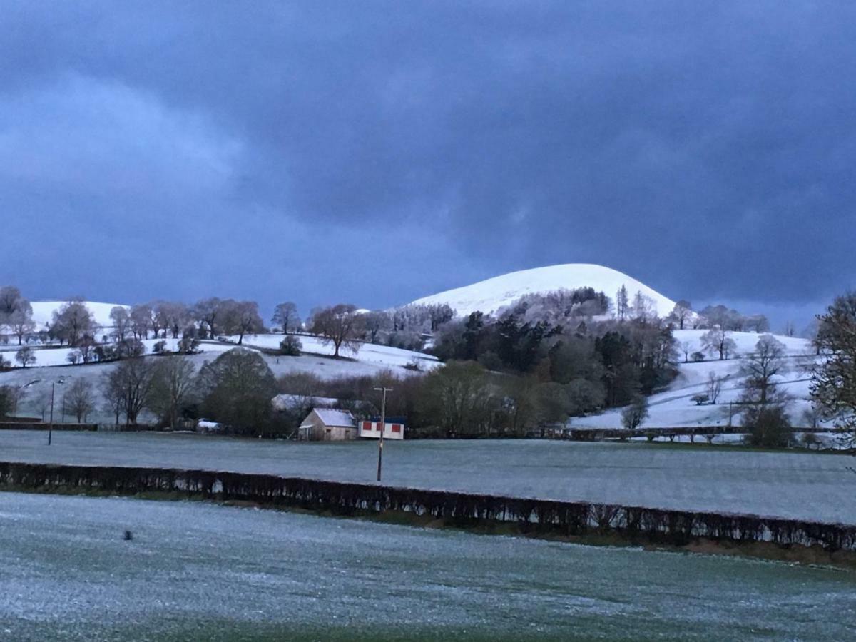Ty Gylfinir Villa Llandegla Buitenkant foto
